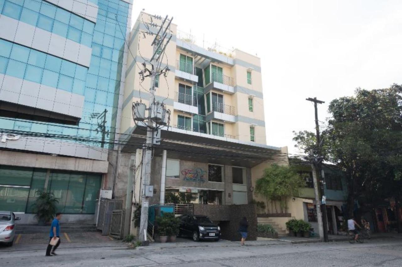 Festive Hotel Metro Manila Exterior photo